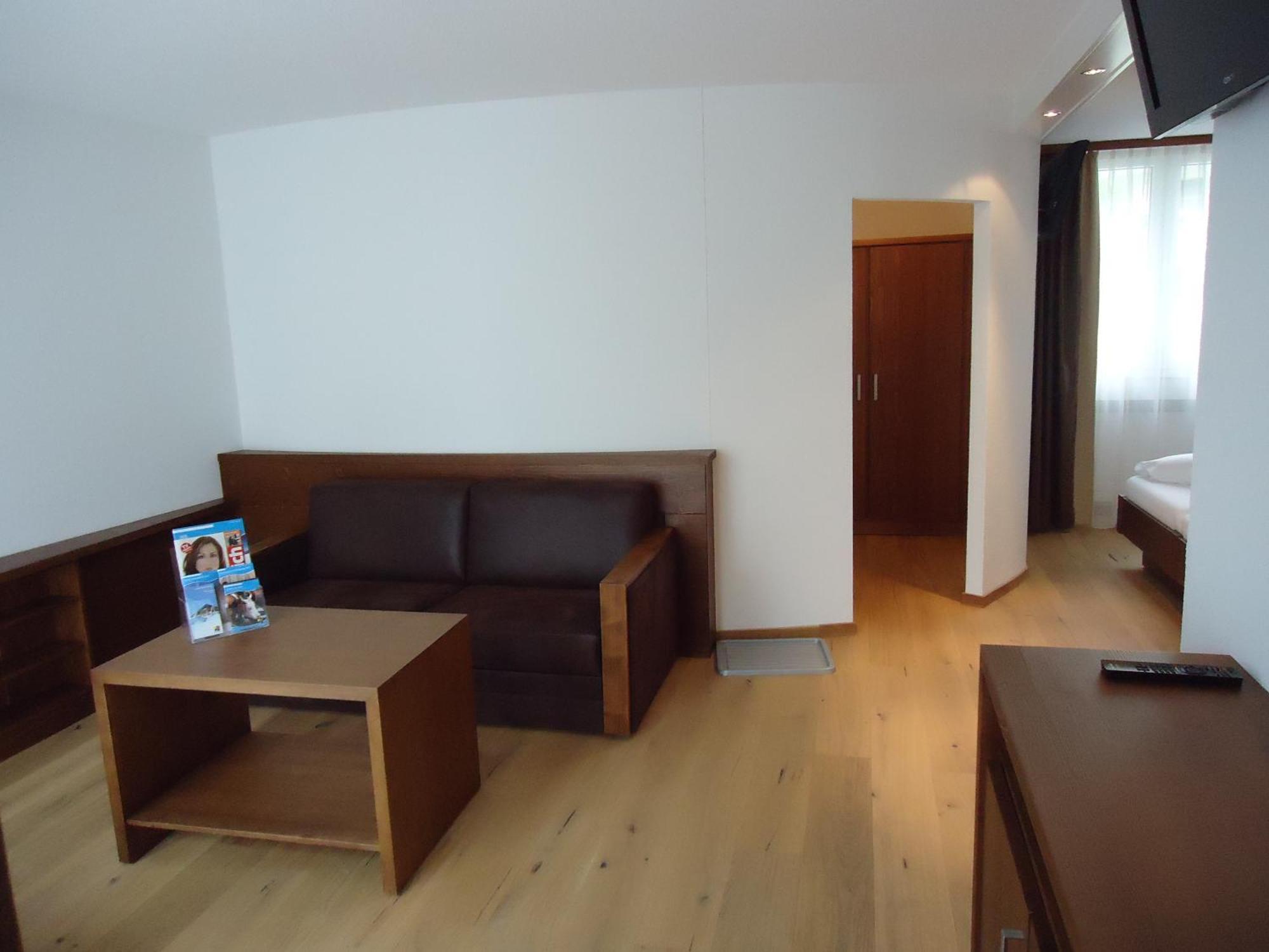 Hotel Quellenhof ลอยเคอร์บัด ภายนอก รูปภาพ