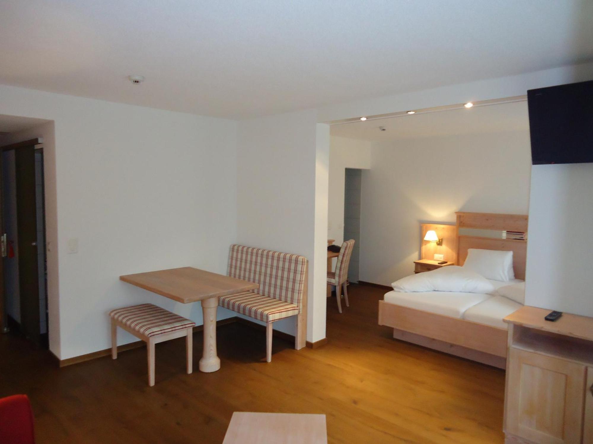 Hotel Quellenhof ลอยเคอร์บัด ภายนอก รูปภาพ