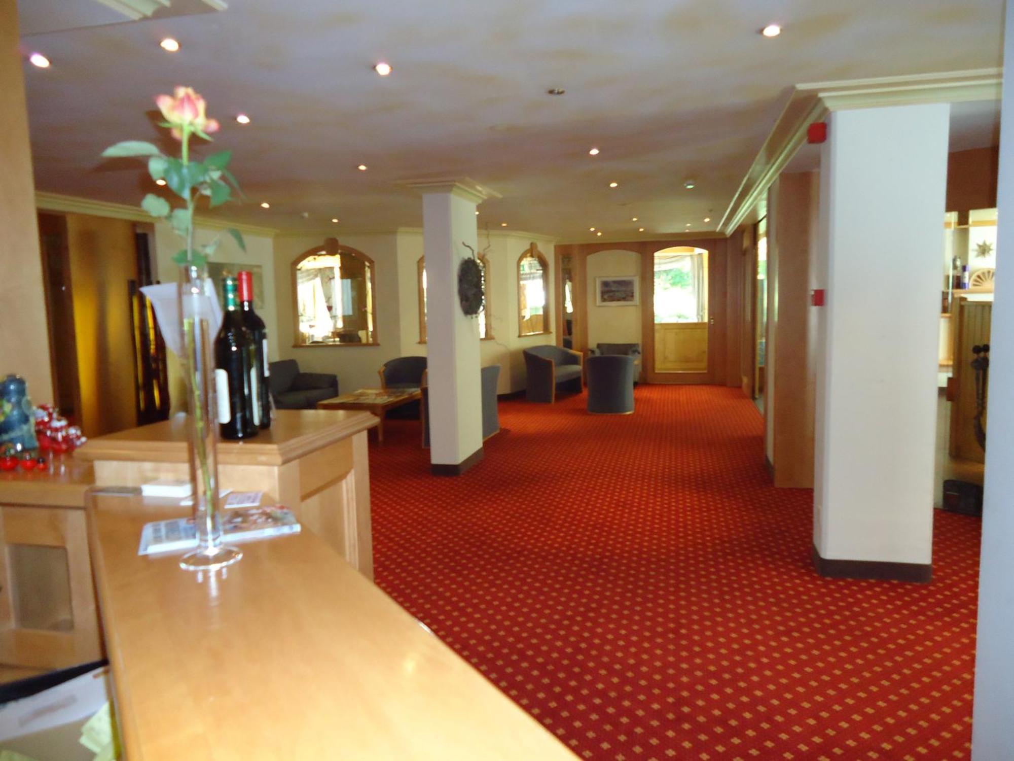 Hotel Quellenhof ลอยเคอร์บัด ภายนอก รูปภาพ
