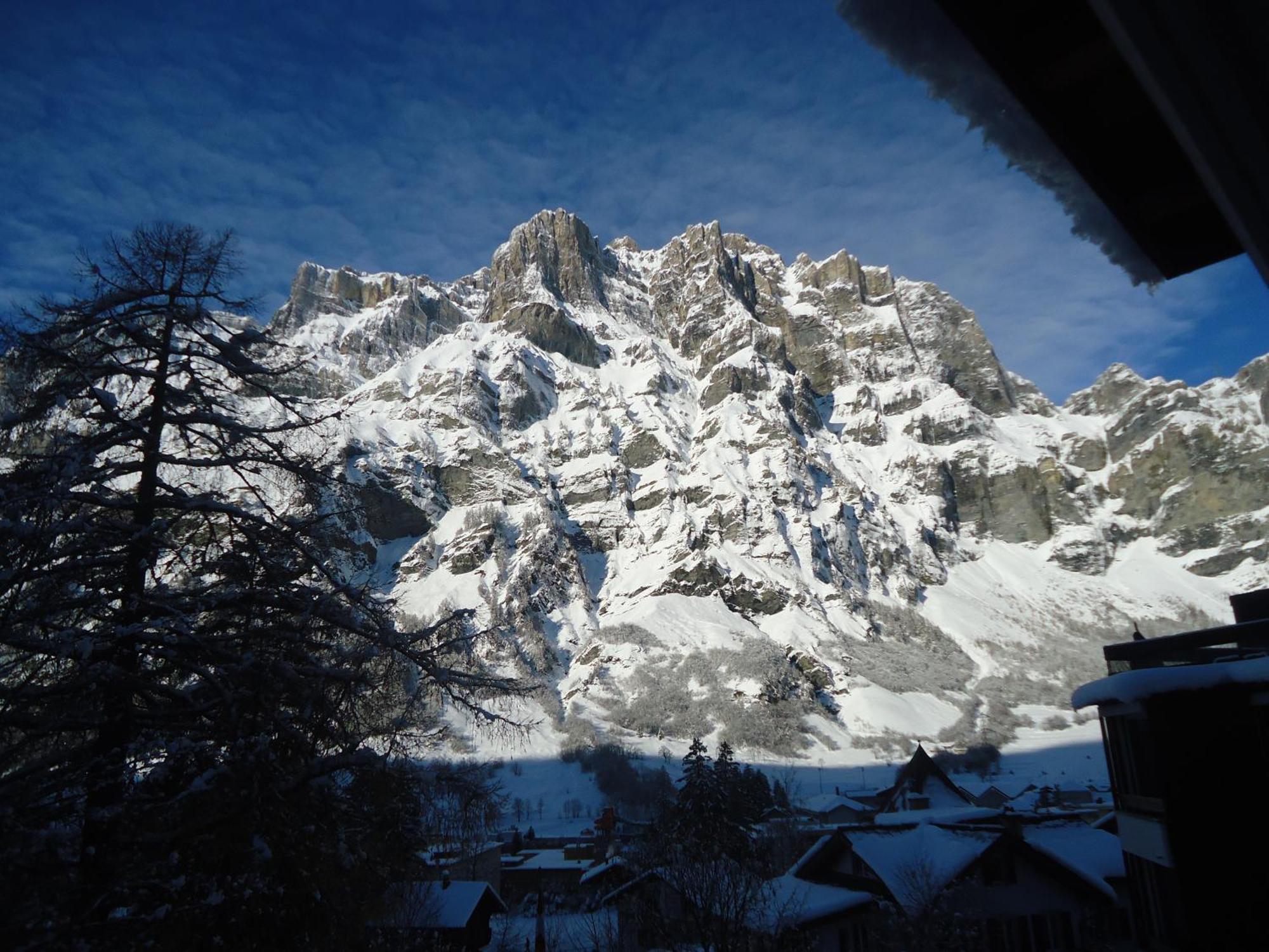 Hotel Quellenhof ลอยเคอร์บัด ภายนอก รูปภาพ