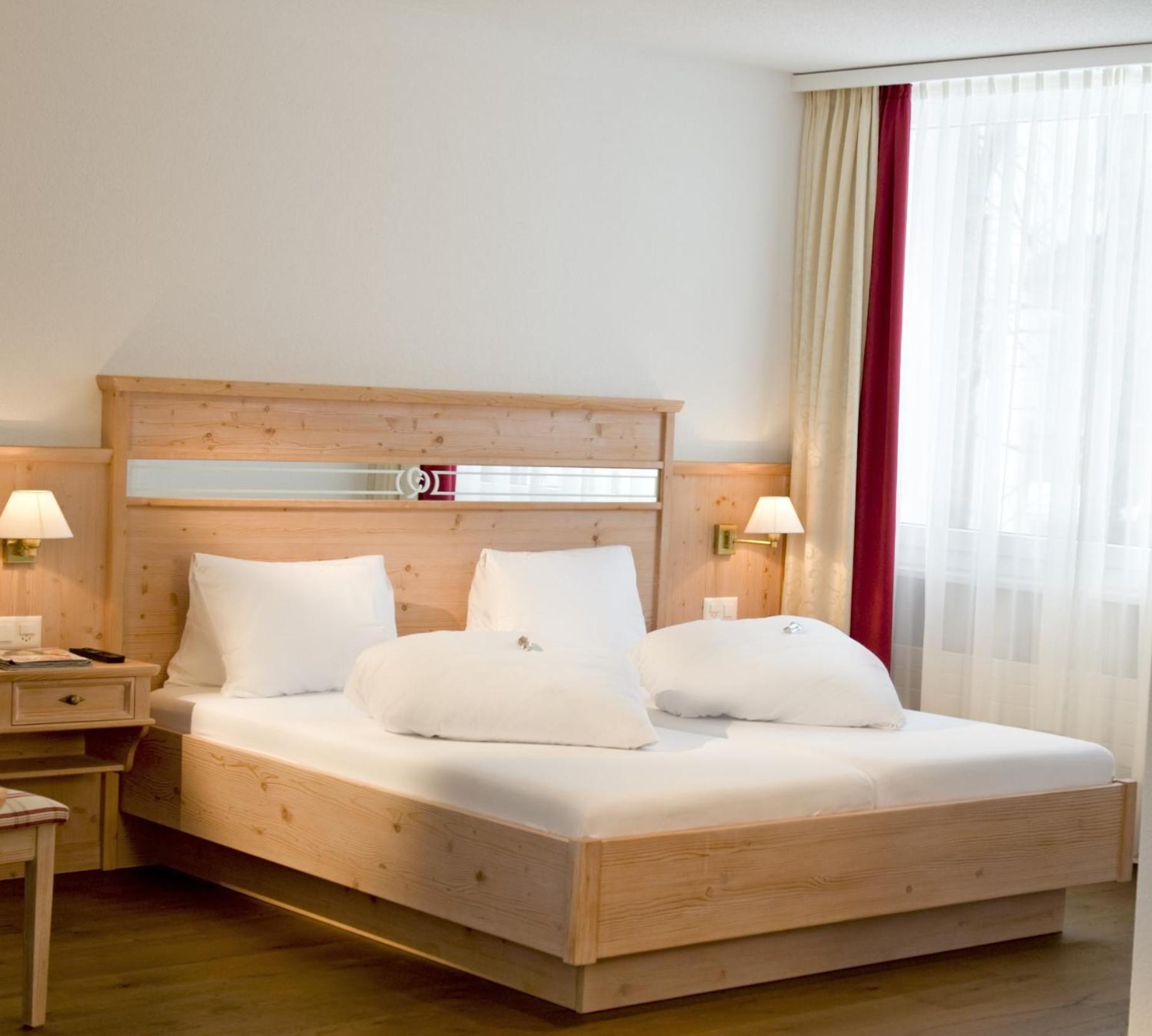 Hotel Quellenhof ลอยเคอร์บัด ภายนอก รูปภาพ