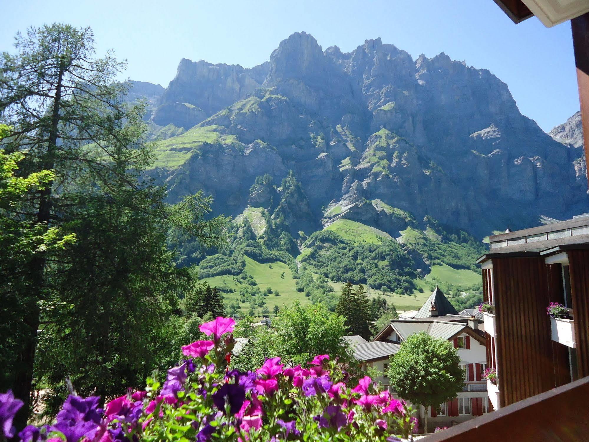 Hotel Quellenhof ลอยเคอร์บัด ภายนอก รูปภาพ