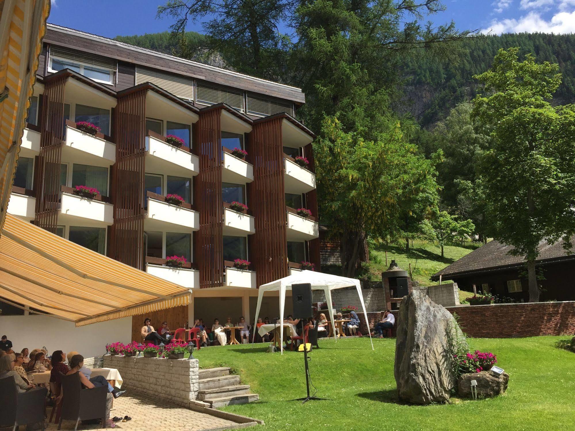 Hotel Quellenhof ลอยเคอร์บัด ภายนอก รูปภาพ