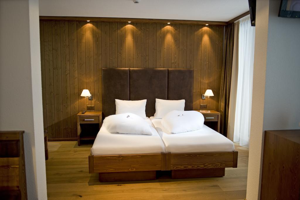 Hotel Quellenhof ลอยเคอร์บัด ภายนอก รูปภาพ